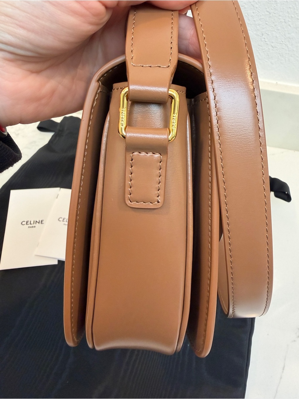 NEW CELINE CLASSIQUE TRIOMPHE BAG IN SHINY CALFSKIN IN TAN/GOLD HARDWARE - Picture 6 of 16